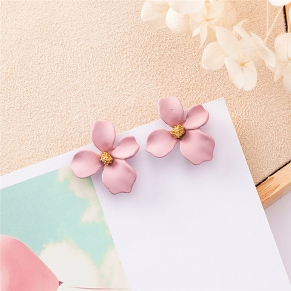 2 for $30 Lovely Pink Flower Stud Earrings - Picture 1 of 2
